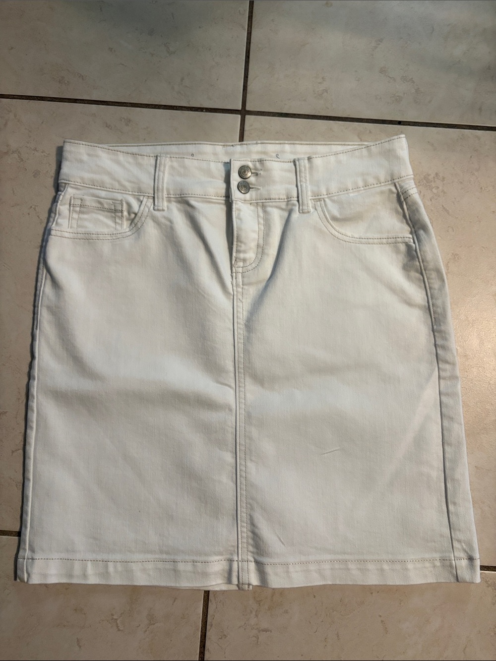 Old Navy White Women's Denim Skirt - Classic Pencil Style